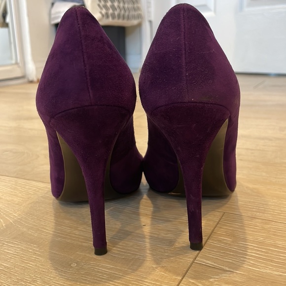 Stuart Weitzman, purple suede pumps - Picture 3 of 5